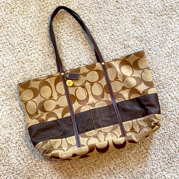 Coach Signature Shoulder Bag - Picture 1 of 2